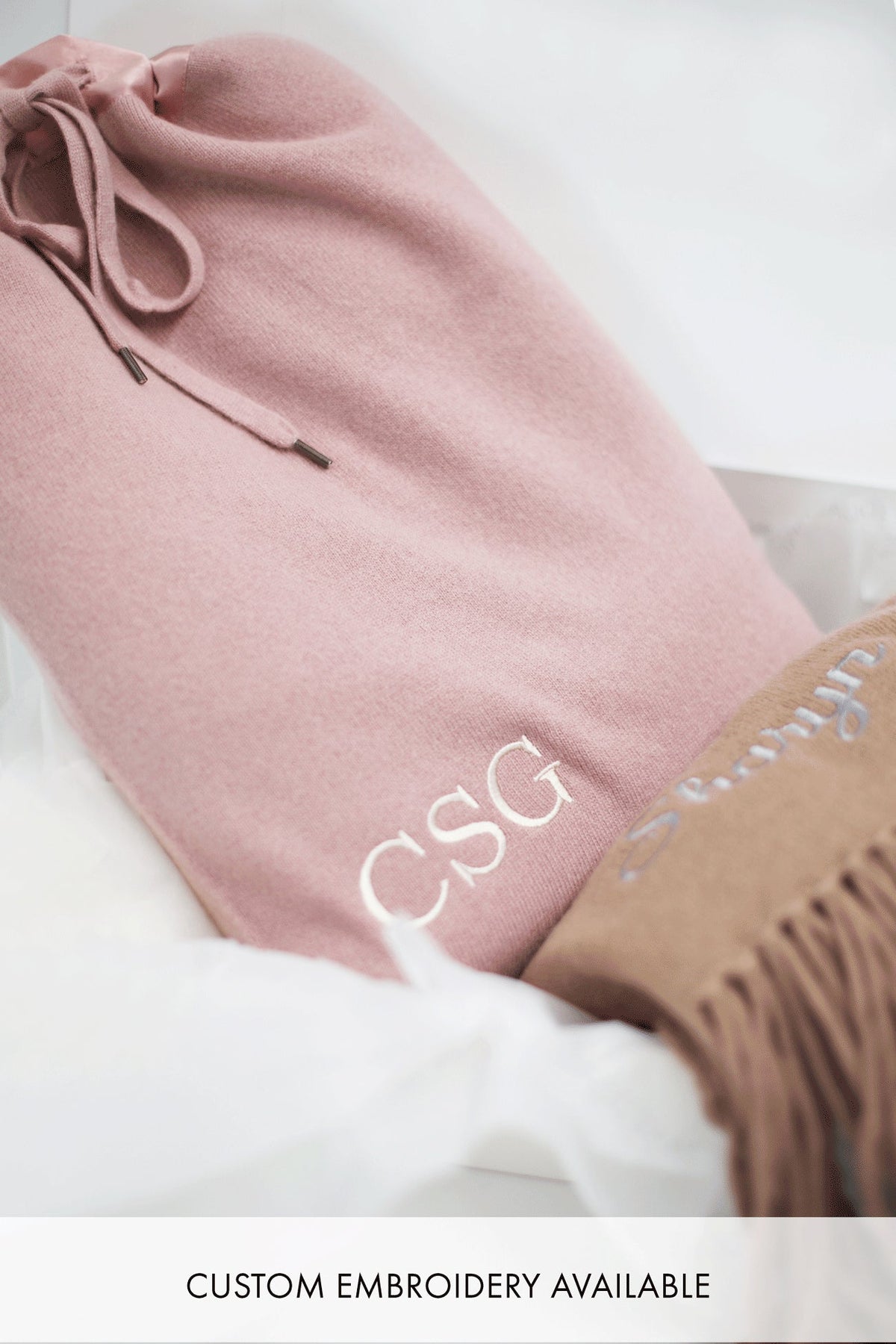 THE CASHMERE TRAVEL SET