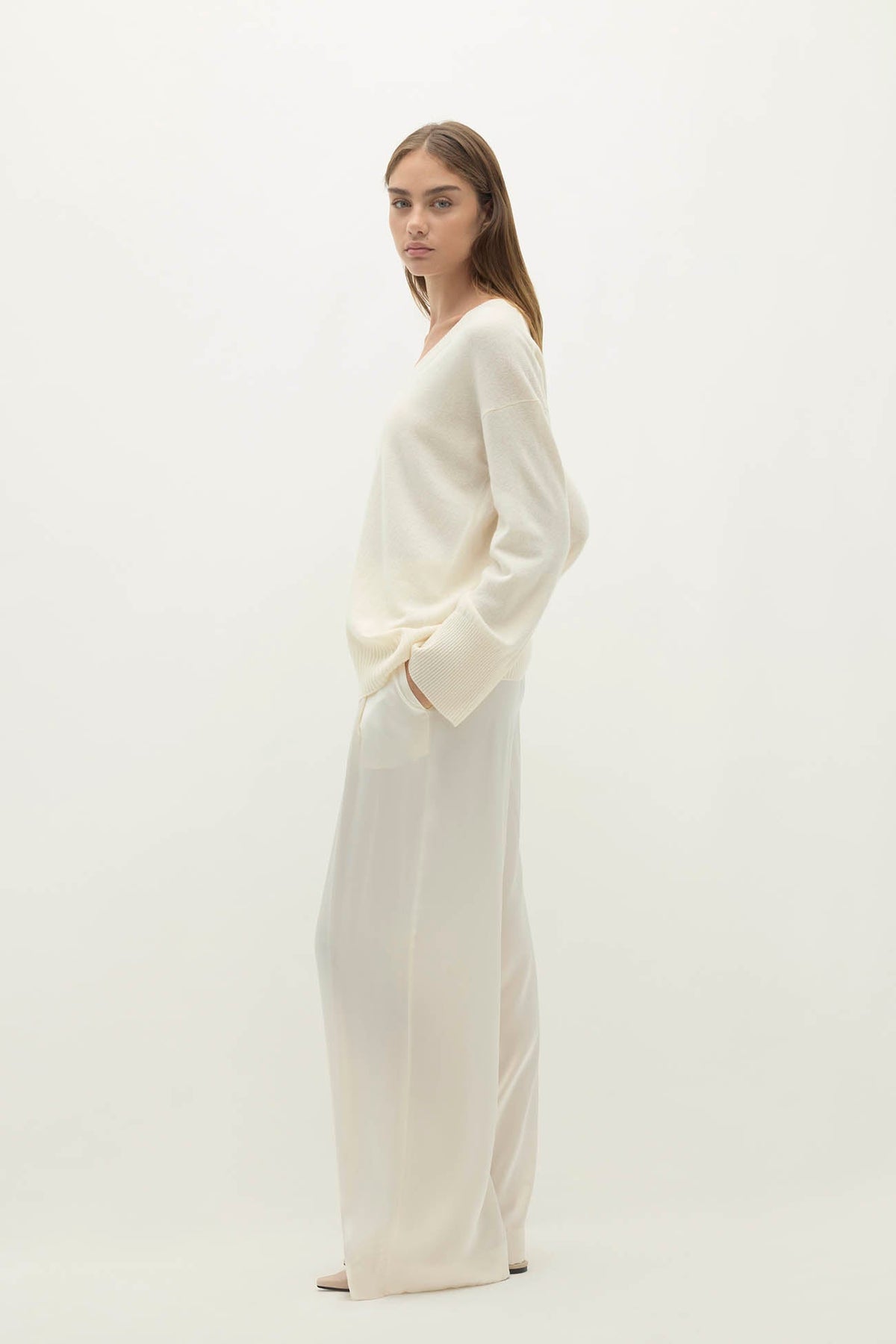 VIOLA V-NECK CASHMERE SWEATER