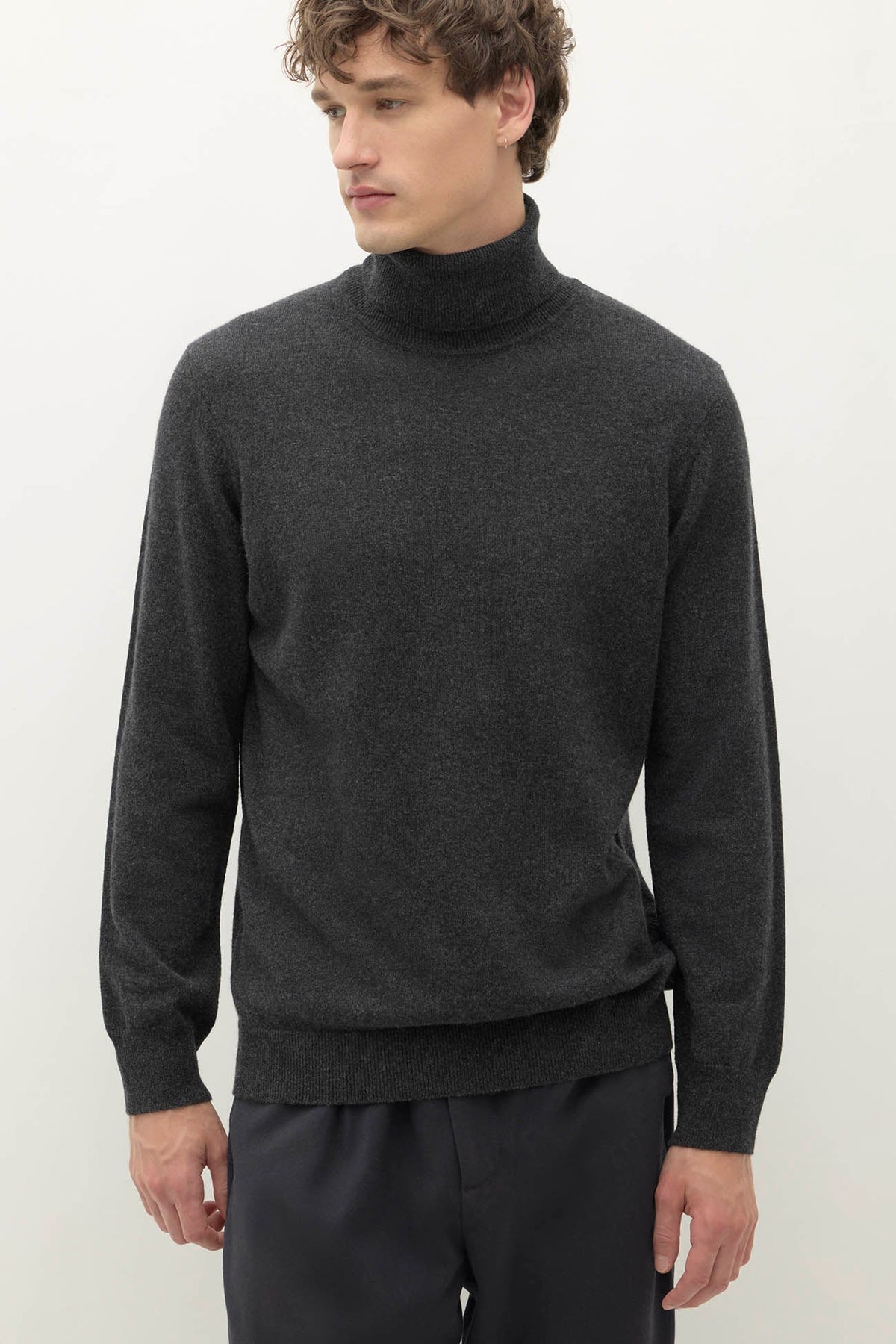 NICHOLO CASHMERE TURTLENECK