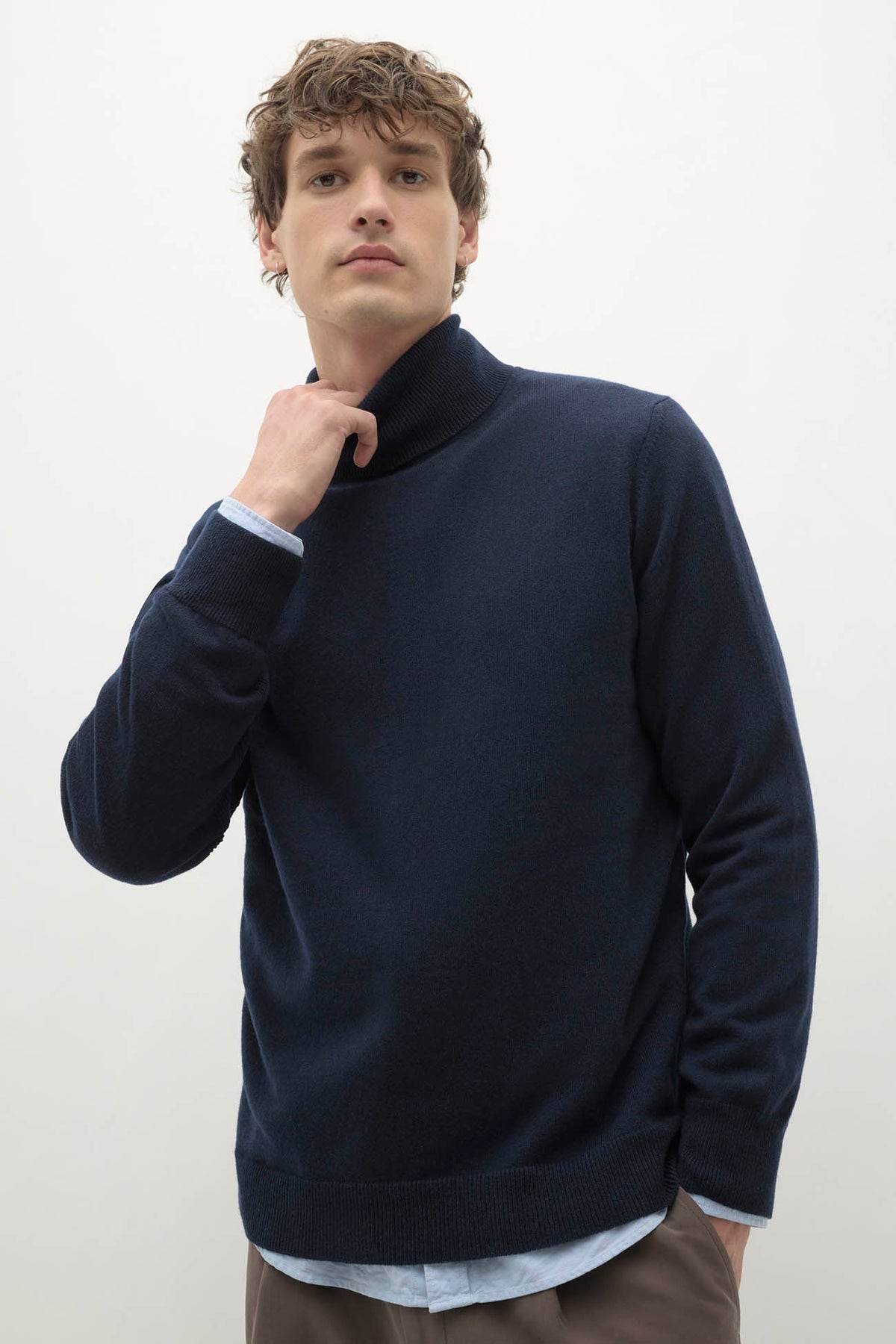 NICHOLO CASHMERE TURTLENECK