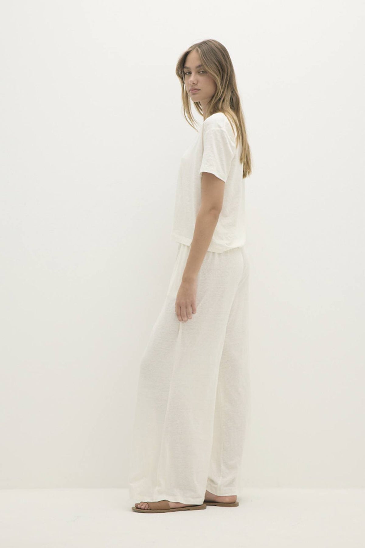 TAWNIE LINEN V-NECK TEE